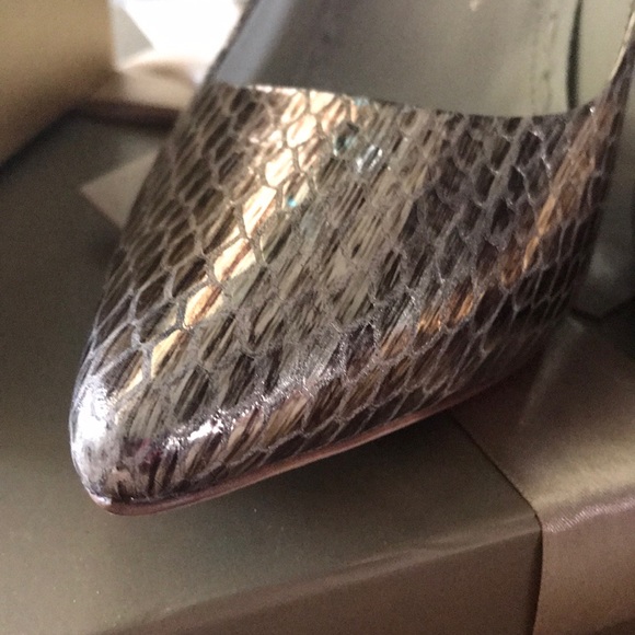 GOLD ALICE AND OLIVIA WEDGES - Picture 5 of 8